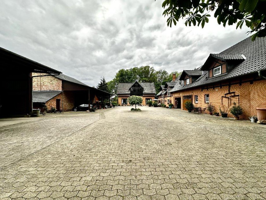  Dachgeschosswohnung Schw�lper
