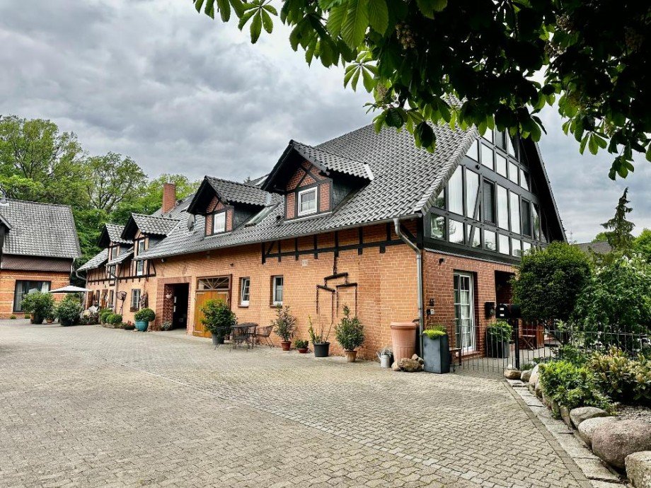 Dachgeschosswohnung Schw�lper